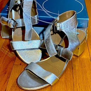 Tahari heel shoes, size 10